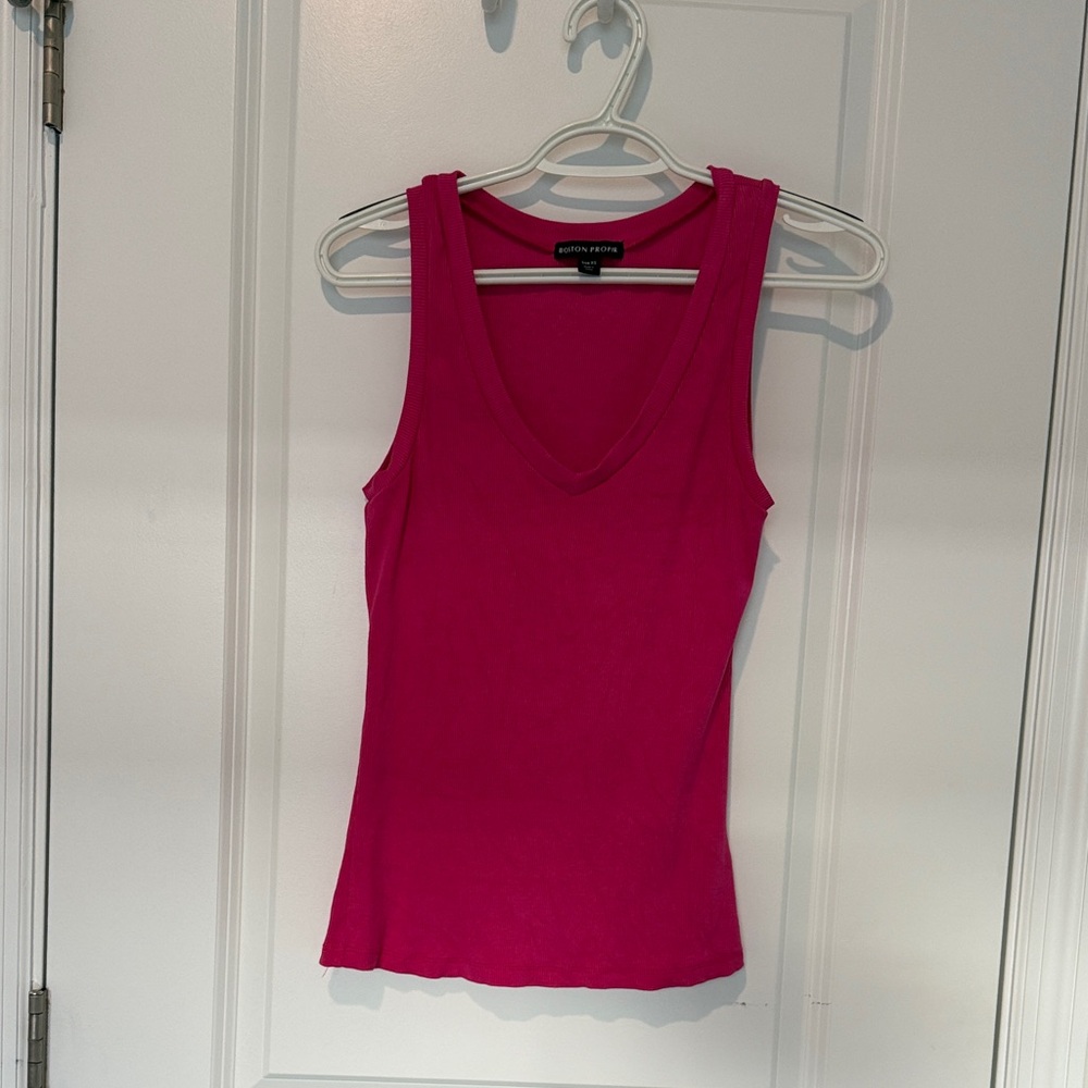 Boston Proper Fuchsia V-Neck Tank Top. XS. New.